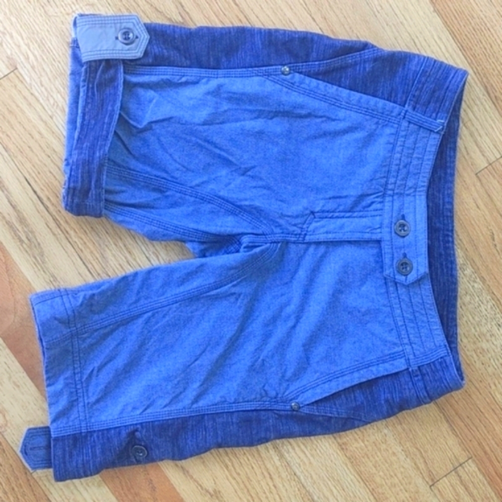 Lululemon active Bermudas, size 4, blue. special edition, rare find.